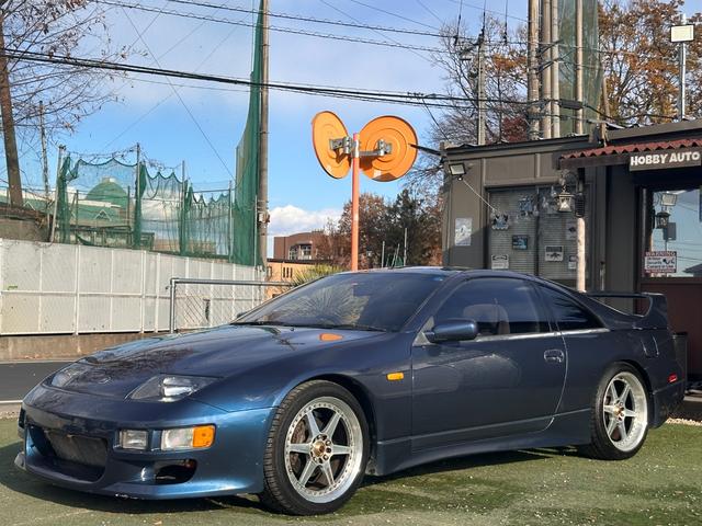 フェアレディＺ バージョンＳ　ツインターボ　Ｔバールーフ／ＨＫＳＥＶＣブースト／４点式シートベルト／マフラー温度計／ブースト圧計／ブローオフバルブ／マナレイスポーツＭＳ－６ハイパー１８インチＡＷ／トラストマフラー／トラストエアロパーツ／車高調（9枚目）