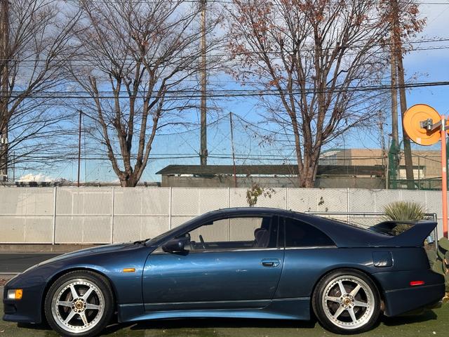 フェアレディＺ バージョンＳ　ツインターボ　Ｔバールーフ／ＨＫＳＥＶＣブースト／４点式シートベルト／マフラー温度計／ブースト圧計／ブローオフバルブ／マナレイスポーツＭＳ－６ハイパー１８インチＡＷ／トラストマフラー／トラストエアロパーツ／車高調（10枚目）