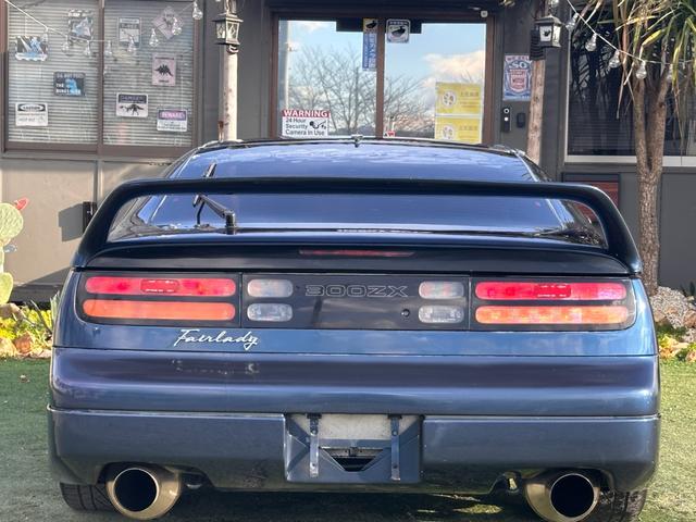 フェアレディＺ バージョンＳ　ツインターボ　Ｔバールーフ／ＨＫＳＥＶＣブースト／４点式シートベルト／マフラー温度計／ブースト圧計／ブローオフバルブ／マナレイスポーツＭＳ－６ハイパー１８インチＡＷ／トラストマフラー／トラストエアロパーツ／車高調（11枚目）