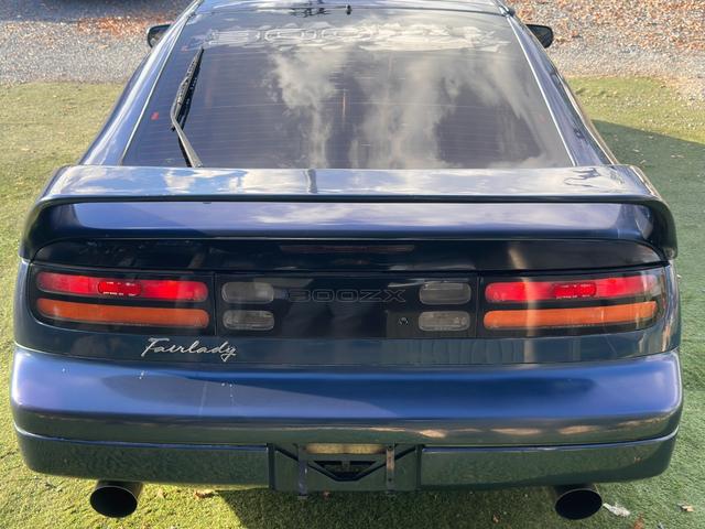 フェアレディＺ バージョンＳ　ツインターボ　Ｔバールーフ／ＨＫＳＥＶＣブースト／４点式シートベルト／マフラー温度計／ブースト圧計／ブローオフバルブ／マナレイスポーツＭＳ－６ハイパー１８インチＡＷ／トラストマフラー／トラストエアロパーツ／車高調（19枚目）