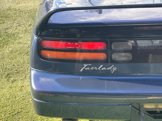 フェアレディＺ バージョンＳ　ツインターボ　Ｔバールーフ／ＨＫＳＥＶＣブースト／４点式シートベルト／マフラー温度計／ブースト圧計／ブローオフバルブ／マナレイスポーツＭＳ－６ハイパー１８インチＡＷ／トラストマフラー／トラストエアロパーツ／車高調（20枚目）