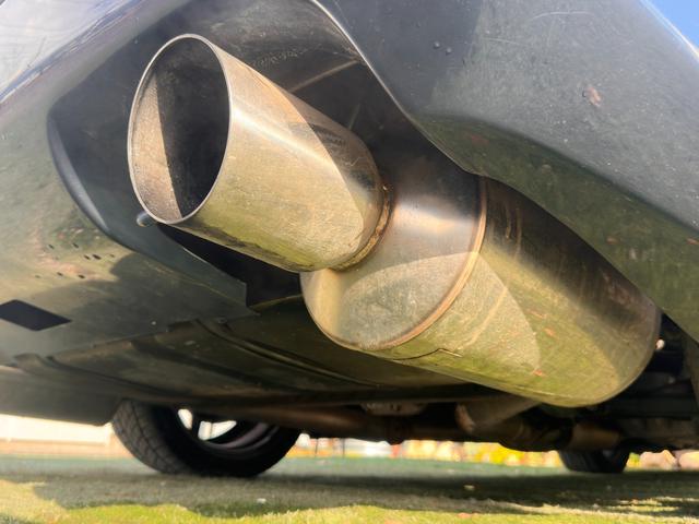 フェアレディＺ バージョンＳ　ツインターボ　Ｔバールーフ／ＨＫＳＥＶＣブースト／４点式シートベルト／マフラー温度計／ブースト圧計／ブローオフバルブ／マナレイスポーツＭＳ－６ハイパー１８インチＡＷ／トラストマフラー／トラストエアロパーツ／車高調（23枚目）