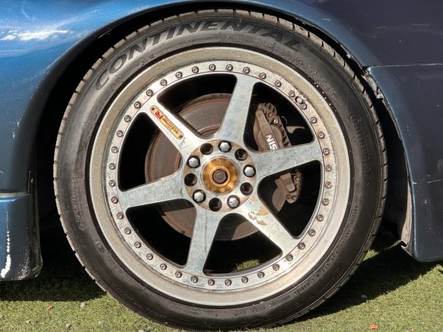 フェアレディＺ バージョンＳ　ツインターボ　Ｔバールーフ／ＨＫＳＥＶＣブースト／４点式シートベルト／マフラー温度計／ブースト圧計／ブローオフバルブ／マナレイスポーツＭＳ－６ハイパー１８インチＡＷ／トラストマフラー／トラストエアロパーツ／車高調（28枚目）