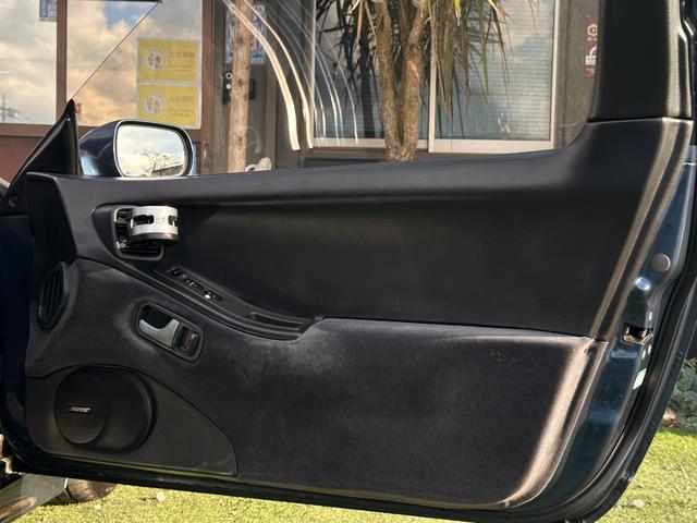 フェアレディＺ バージョンＳ　ツインターボ　Ｔバールーフ／ＨＫＳＥＶＣブースト／４点式シートベルト／マフラー温度計／ブースト圧計／ブローオフバルブ／マナレイスポーツＭＳ－６ハイパー１８インチＡＷ／トラストマフラー／トラストエアロパーツ／車高調（30枚目）