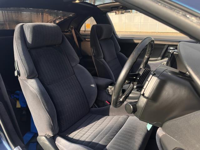 フェアレディＺ バージョンＳ　ツインターボ　Ｔバールーフ／ＨＫＳＥＶＣブースト／４点式シートベルト／マフラー温度計／ブースト圧計／ブローオフバルブ／マナレイスポーツＭＳ－６ハイパー１８インチＡＷ／トラストマフラー／トラストエアロパーツ／車高調（33枚目）