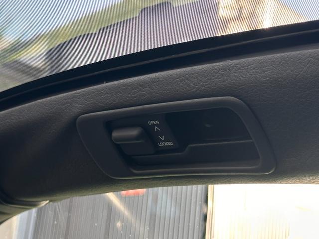 フェアレディＺ バージョンＳ　ツインターボ　Ｔバールーフ／ＨＫＳＥＶＣブースト／４点式シートベルト／マフラー温度計／ブースト圧計／ブローオフバルブ／マナレイスポーツＭＳ－６ハイパー１８インチＡＷ／トラストマフラー／トラストエアロパーツ／車高調（41枚目）