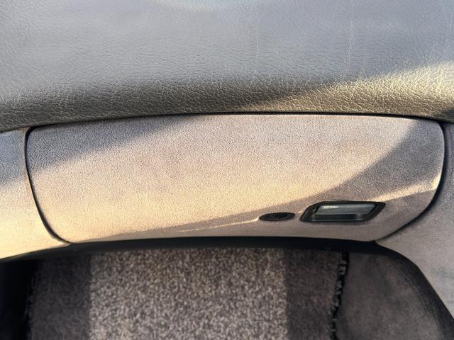 フェアレディＺ バージョンＳ　ツインターボ　Ｔバールーフ／ＨＫＳＥＶＣブースト／４点式シートベルト／マフラー温度計／ブースト圧計／ブローオフバルブ／マナレイスポーツＭＳ－６ハイパー１８インチＡＷ／トラストマフラー／トラストエアロパーツ／車高調（49枚目）