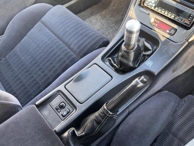 フェアレディＺ バージョンＳ　ツインターボ　Ｔバールーフ／ＨＫＳＥＶＣブースト／４点式シートベルト／マフラー温度計／ブースト圧計／ブローオフバルブ／マナレイスポーツＭＳ－６ハイパー１８インチＡＷ／トラストマフラー／トラストエアロパーツ／車高調（78枚目）