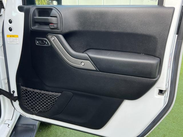 ジープ・ラングラーアンリミテッド スポーツ　切り替え式４ＷＤ／カロッツェリアナビゲーション／Ｂｌｕｅｔｏｏｔｈ／地デジＴＶ／バックカメラ／キーレス／クルーズコントロール／ルーフオープン可能／ボディ同色フェンダー（64枚目）