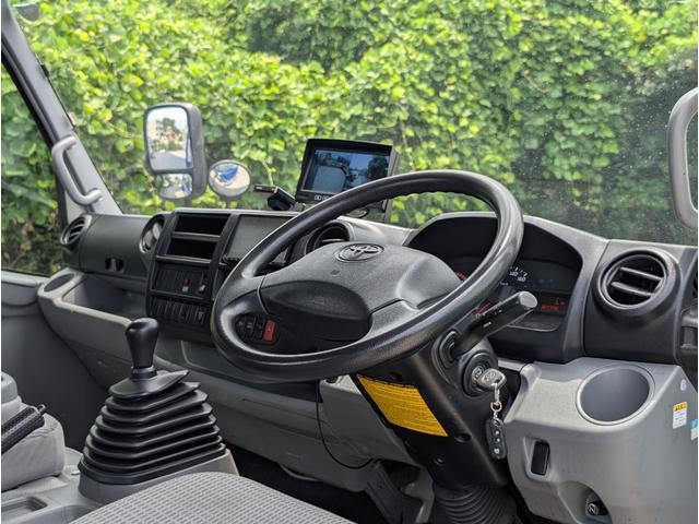 トヨエース 花見台自動車セーフティローダー　積載車／低傾斜角／１５０馬力／バックカメラ／前後ドラレコ／キーレス／ラジコン／４，０００ｃｃディーゼルターボ／６ＭＴ／ウインチ／作業灯／メッキパーツ／ＥＴＣ（33枚目）
