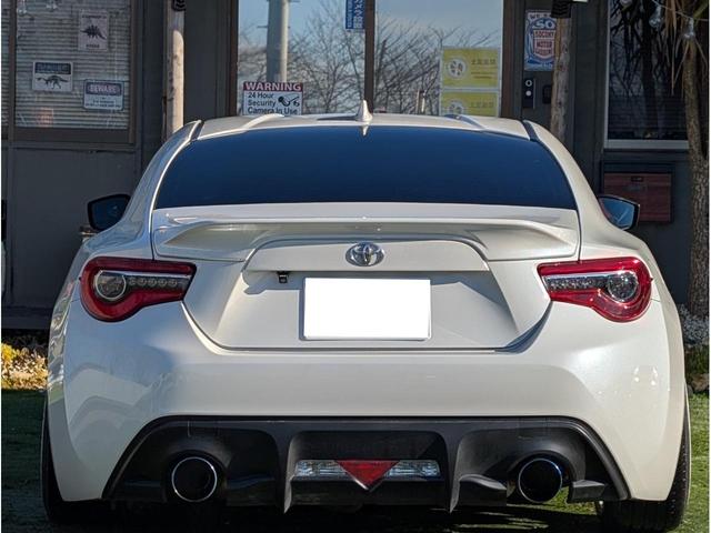 ８６ ＧＴ　後期最終型／純正６速ＭＴ／ＢＬＩＴＺマフラー／ＢＬＩＴＺ車高調／ＢＬＩＴＺエアクリーナー／ＭＯＭＯステアリング／ＮＲＧクイックリリース／ＷＯＲＫＥＭＯＴＩＯＮ１８インチＡＷ／社外Ｆエアロ／ナビ／ＢＴ／（10枚目）