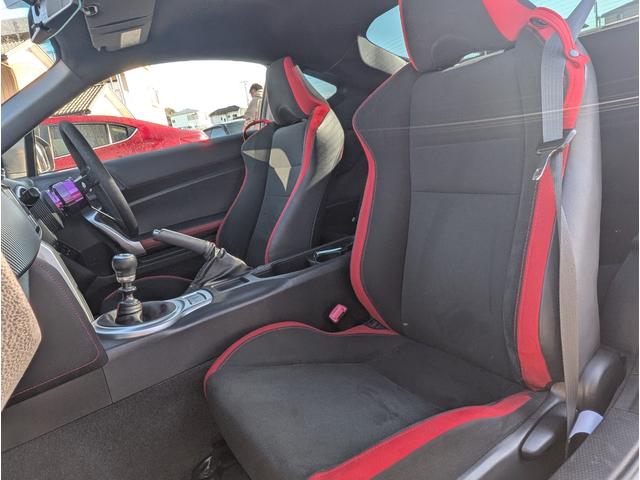 ８６ ＧＴ　後期最終型／純正６速ＭＴ／ＢＬＩＴＺマフラー／ＢＬＩＴＺ車高調／ＢＬＩＴＺエアクリーナー／ＭＯＭＯステアリング／ＮＲＧクイックリリース／ＷＯＲＫＥＭＯＴＩＯＮ１８インチＡＷ／社外Ｆエアロ／ナビ／ＢＴ／（62枚目）