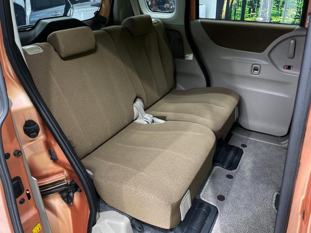 後部座席も気になるようなキズ・汚れやへたり等、大きなダメージはなく、良好な状態です。