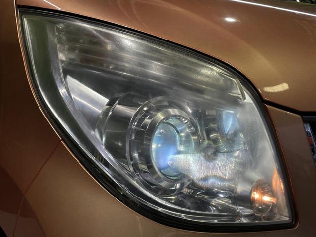 【ＨＩＤヘッドライト】非常に明るく前方を照らしてくれるので、悪天候や夜間の走行時も視界良好で安心してお乗りいただけます。