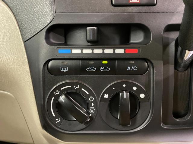 寒い冬も暑い夏も全席に快適な空調を届けてくれる、ダイヤル式エアコンを装備♪