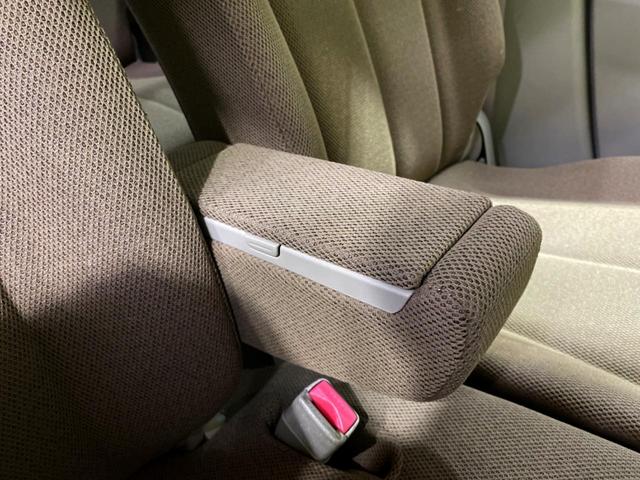 【アームレスト】運転中の身体の負担を軽減してくれるアームレストを装備♪