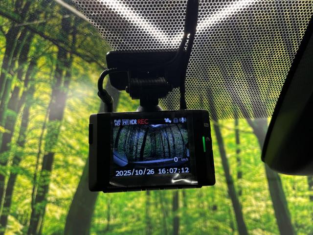 プリウス Ｓツーリングセレクション・ブラックエディション　純正８型ディスプレイオーディオ　レザー調シート　シートヒーター　ＡＣ１００Ｖ　バックカメラ　トヨタセーフティセンス　レーダークルーズ　禁煙車　　ドラレコ　コーナーセンサー（9枚目）