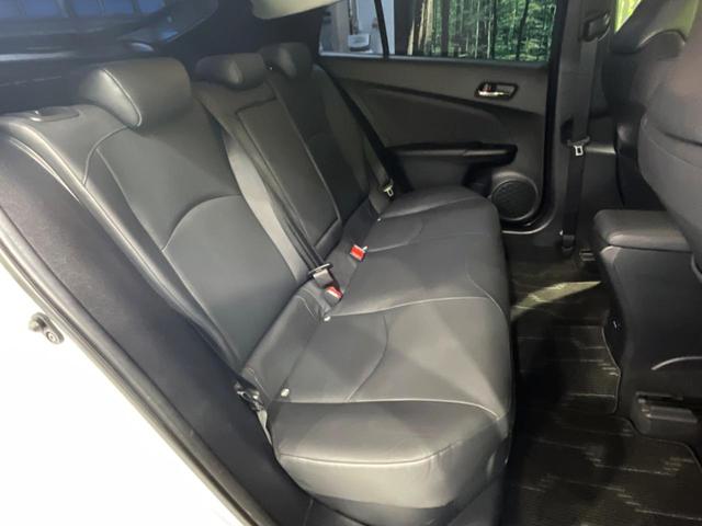 プリウス Ｓツーリングセレクション・ブラックエディション　純正８型ディスプレイオーディオ　レザー調シート　シートヒーター　ＡＣ１００Ｖ　バックカメラ　トヨタセーフティセンス　レーダークルーズ　禁煙車　　ドラレコ　コーナーセンサー（12枚目）