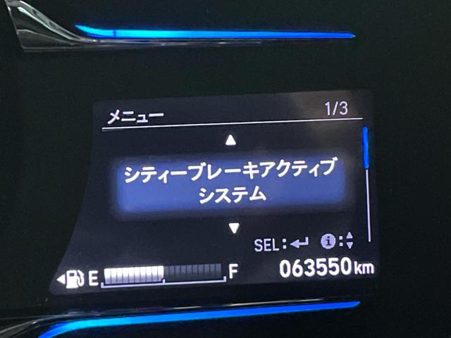 【シティブレーキアクティブシステム】低速走行中に前方の車両等を認識し、衝突しそうな時は警報とブレーキで衝突回避と被害軽減をアシスト。より安全にドライブをお楽しみいただけます。