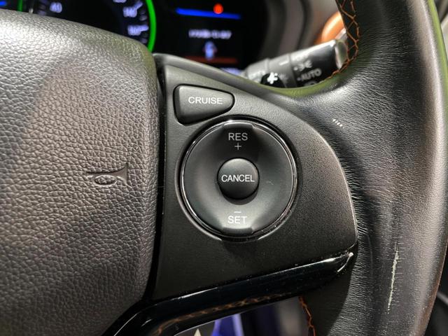 【クルーズコントロール】高速道路もラクラク走行。アクセルを離しても一定速度で走行ができ、長距離運転時の負担を軽減！加速・減速も簡単なスイッチ操作で調整できます。