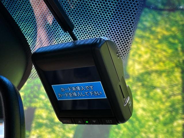 【ドライブレコーダー】安心・安全なカーライフに必須のドライブレコーダーを装備！走行中はもちろん、あおり運転や事故に遭遇した際の状況も映像で記録し、万一のリスクに備えます。