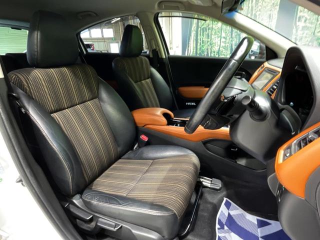 【ハーフレザーシート】高級感と座り心地を両立した人気のシート♪背面・座面のファブリック素材は、通気性の良さや滑りにくさに優れています。気温や服装に左右されず快適にお乗りいただけます。