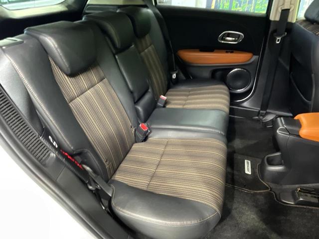 広々とした２列目シートは居住性が高く、居心地も快適！友達や家族とのお出かけにぴったりです。ベビーシートやチャイルドシート使用時も快適にお過ごしいただける十分な空間を確保しています。