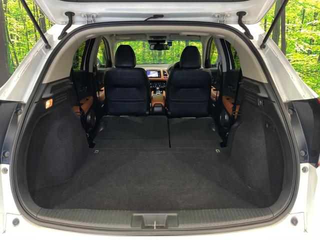後席を格納すると、これだけの広さが！シーンに合わせたシートアレンジで、大きな荷物も積むことが出来ます♪