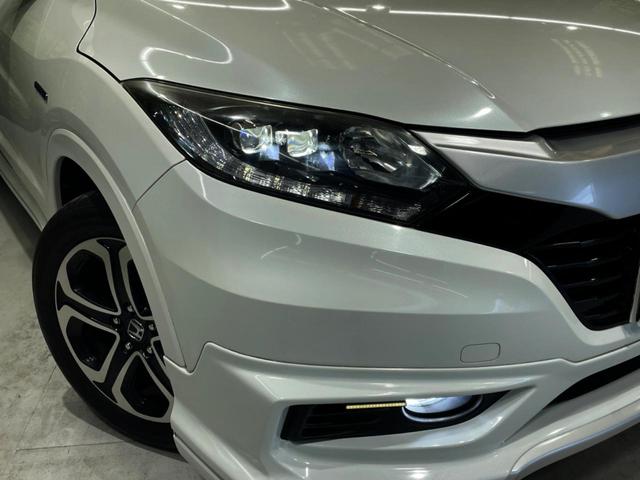 【ＬＥＤヘッドライト】悪天候や夜間走行時も良好な視界を確保し安心して運転できる高輝度ＬＥＤヘッドライトを装備！点灯速度が早く、消費電力も抑えられています。