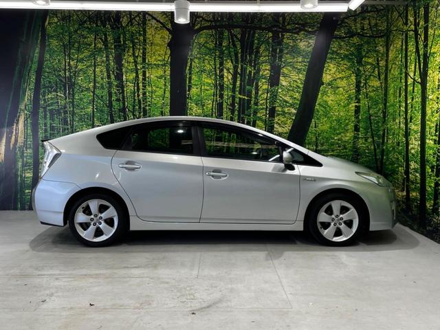 プリウス Ｓツーリングセレクション　純正ＳＤナビ　禁煙車　スマートキー　ＬＥＤヘッド　ＥＴＣ　オートライト　オートエアコン　純正１７インチアルミ　Ｂｌｕｅｔｏｏｔｈ　ＣＤ　ＤＶＤ再生　地デジ（12枚目）