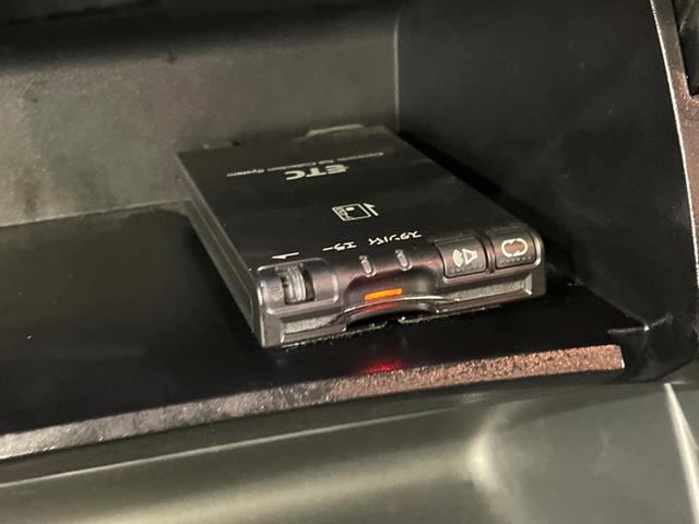 セレナ ２０Ｘ　Ｖセレクション＋セーフティ　Ｓ－ハイブリッド　両側電動ドア　純正ＳＤナビ　全周囲カメラ　エマージェンシーブレーキ　レーダークルーズ　禁煙車　コーナーセンサー　スマートキー　ＥＴＣ　車線逸脱警報　オートライト　オートエアコン（9枚目）