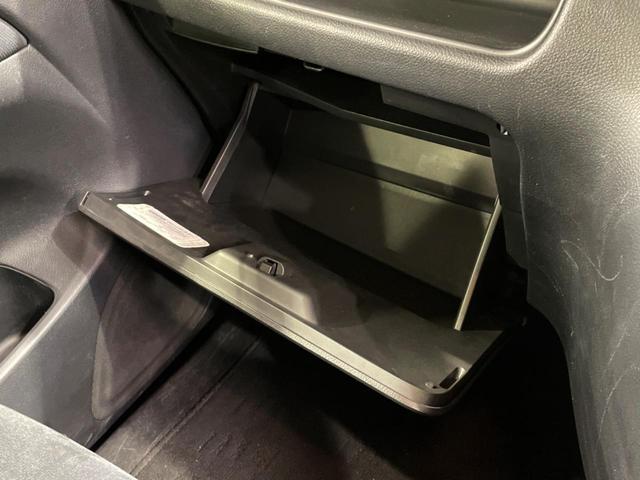 セレナ ２０Ｘ　Ｖセレクション＋セーフティ　Ｓ－ハイブリッド　両側電動ドア　純正ＳＤナビ　全周囲カメラ　エマージェンシーブレーキ　レーダークルーズ　禁煙車　コーナーセンサー　スマートキー　ＥＴＣ　車線逸脱警報　オートライト　オートエアコン（42枚目）