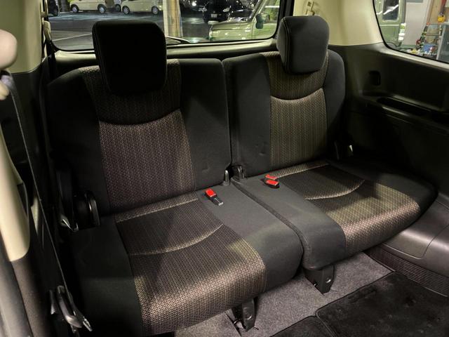 ３列目シートはもちろん状態良好☆大人でもゆったりと座って頂けますので、大人数でのお出かけもラクラクです♪ご家族で、気の知れた仲間で、ドライブに行くのが楽しみですね♪