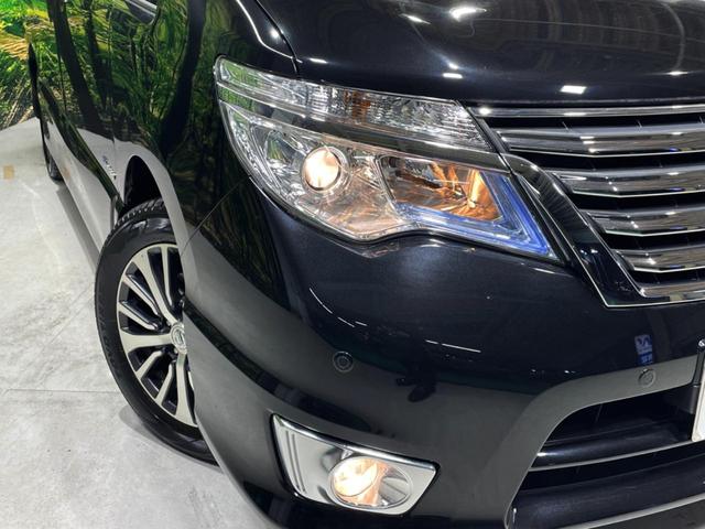 【ＨＩＤヘッドライト】非常に明るく前方を照らしてくれるので、悪天候や夜間の走行時も視界良好で安心してお乗りいただけます。