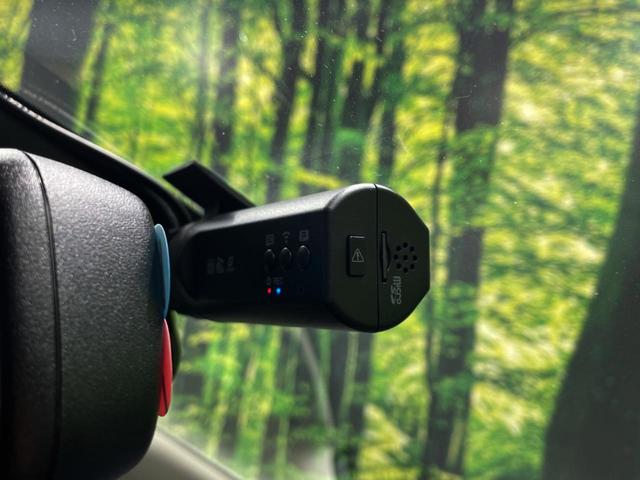 ノート メダリスト　純正エアロ　全周囲カメラ　禁煙車　ハーフレザーシート　純正ＳＤナビ　スマートキー　ＥＴＣ　純正１５インチアルミ　オートライト　オートエアコン　Ｂｌｕｅｔｏｏｔｈ　フルセグ（6枚目）