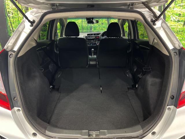 フィット １３Ｇ・Ｌパッケージ　衝突被害軽減システム　禁煙車　スマートキー　ＨＩＤヘッド　ＥＴＣ　オートライト　オートエアコン　ＣＤ（11枚目）