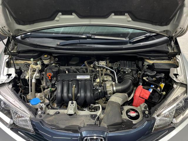 フィット １３Ｇ・Ｌパッケージ　衝突被害軽減システム　禁煙車　スマートキー　ＨＩＤヘッド　ＥＴＣ　オートライト　オートエアコン　ＣＤ（18枚目）