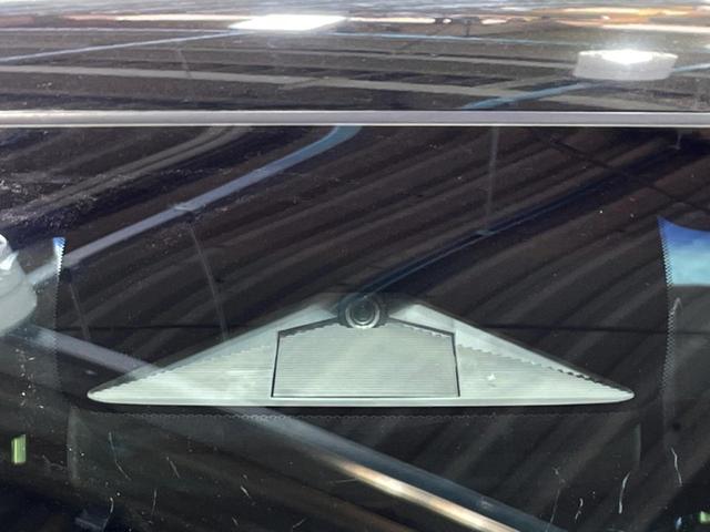 フィット ｅ：ＨＥＶホーム　純正９インチナビ　バックカメラ　ホンダセンシング　レーダークルーズ　禁煙車　ハーフレザーシート　ドラレコ　コーナーセンサー　スマートキー　ＬＥＤヘッド　ＥＴＣ（6枚目）