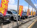 ズラッと並んだ展示車と大きな「N」の看板が目印です!
