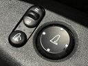 【電動格納ミラー】サイドミラーは電動格納式となっており、狭い駐車場でもキズがつくリスクを抑えられます。