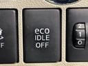 【アイドリングストップ】赤信号や渋滞で停車した際にエンジンを停止し、無駄な燃料の消費を抑えます。燃費向上や環境保護につなげる機能♪エンジンはブレーキを離せば再始動します。