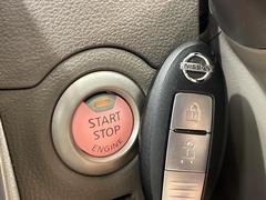 【インテリジェントキー】カバンやポケットに入れたままでもドアの施錠・解錠が可能なスマートキーを装備。エンジンのオン・オフ時もカギを取り出す必要が無いからとっても便利です♪ 5