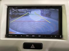 【バックカメラ】駐車時に後方がリアルタイム映像で確認できます。大型商業施設や立体駐車場での駐車時や、夜間のバック時に大活躍！運転スキルに関わらず、今や必須となった装備のひとつです！ 5