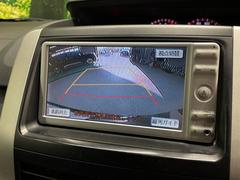 【バックカメラ】駐車時に後方がリアルタイム映像で確認できます。大型商業施設や立体駐車場での駐車時や、夜間のバック時に大活躍！運転スキルに関わらず、今や必須となった装備のひとつです！ 6