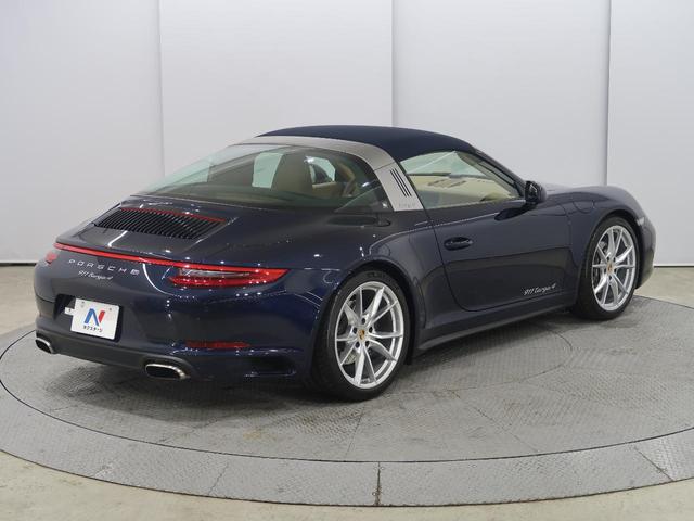 ９１１ ９１１タルガ４　左Ｈ　ポルシェエントリードライブシステム　フロントアクスルリフトシステム　シートヒーター　クリアランスソナー　ナイトブルーメタリックエクステリア　ベージュインテリア　ネイビーコンバーチブルタルガトップ（9枚目）