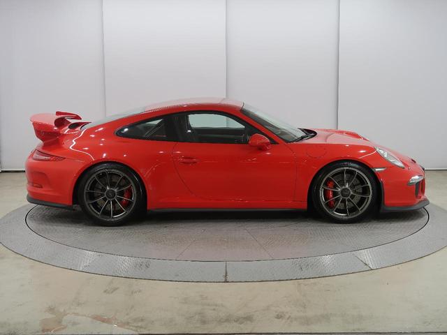 ９１１ ９１１ＧＴ３　クラブスポーツＰＫＧ　レザーインテリアパッケージ　フロントアクスルリフトシステム　ロールゲージ　カーボンフルバケ　スポクロ　スポエグ　カラードメーター（レッド）　レーステックステアリング（7枚目）
