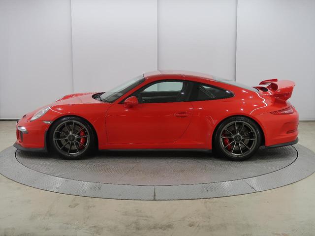 ９１１ ９１１ＧＴ３　クラブスポーツＰＫＧ　レザーインテリアパッケージ　フロントアクスルリフトシステム　ロールゲージ　カーボンフルバケ　スポクロ　スポエグ　カラードメーター（レッド）　レーステックステアリング（8枚目）