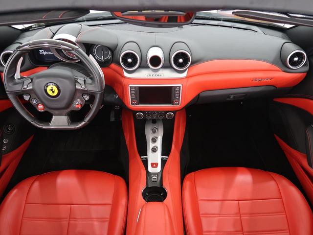 カリフォルニアＴ ベースグレード　正規ＤＬ車　カーボンステアリングＬＥＤ付　２０インチ鍛造バイカラーＡＷ　インテリアロッソフェラーリ　カヴァリーノヘッドレスト　メモリー付パワーシート　シートヒーター　アップルカープレイ　バックカメラ（18枚目）