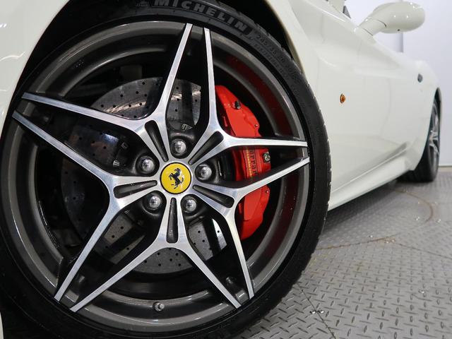 カリフォルニアＴ ベースグレード　正規ＤＬ車　カーボンステアリングＬＥＤ付　２０インチ鍛造バイカラーＡＷ　インテリアロッソフェラーリ　カヴァリーノヘッドレスト　メモリー付パワーシート　シートヒーター　アップルカープレイ　バックカメラ（22枚目）