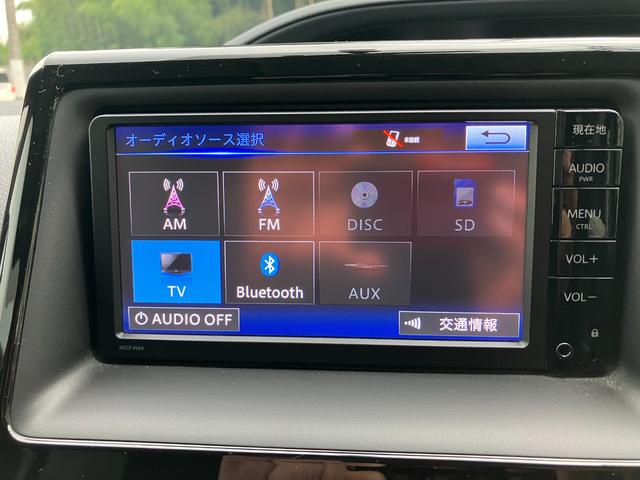 ノア Ｘ　Ｂｌｕｅｔｏｏｔｈ音楽　禁煙　バックモニタ－　ＤＶＤ再生可　リモコンキー　ＡＵＴＯライト　ＬＥＤヘッドライト　フルフラット　ナビＴＶ　パワーウィンドウ　３列シート　ウォークスルー　ＥＴＣ　アイストップ（4枚目）